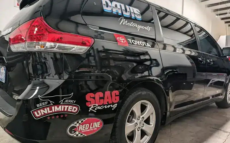 vehicle decals and lettering services